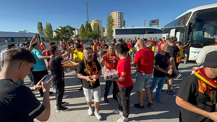 Kayserispor taraftarından jest! Göztepelilere bakın ne ikram edildi?