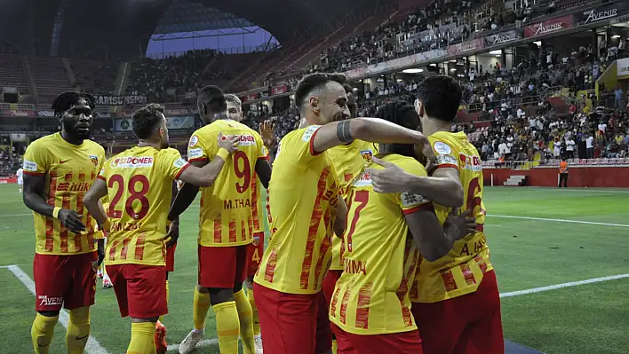 Kayserispor, taraftarıyla güzel: 2-1