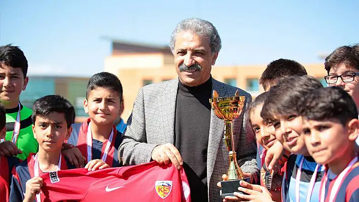 Kayserispor tesislerini öğrencilere açtı