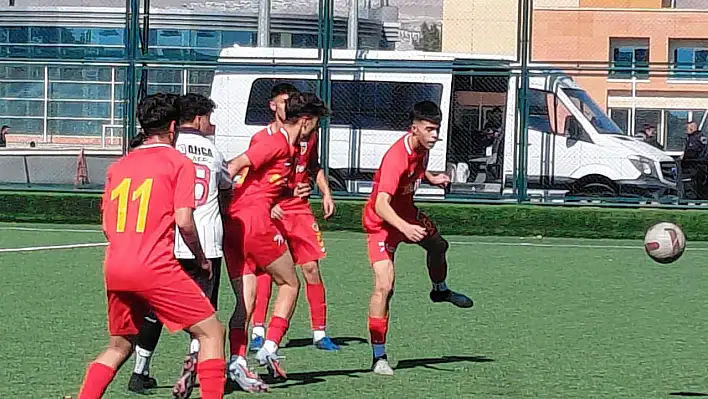 Kayserispor U-16 sahasında Çorum FK'ya yenildi!