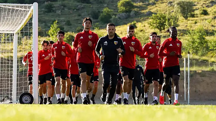 Kayserispor'un Alman Teknik Direktörü ligdeki ilk maçına yeni stili ile çıkacak! İşte yeni stil