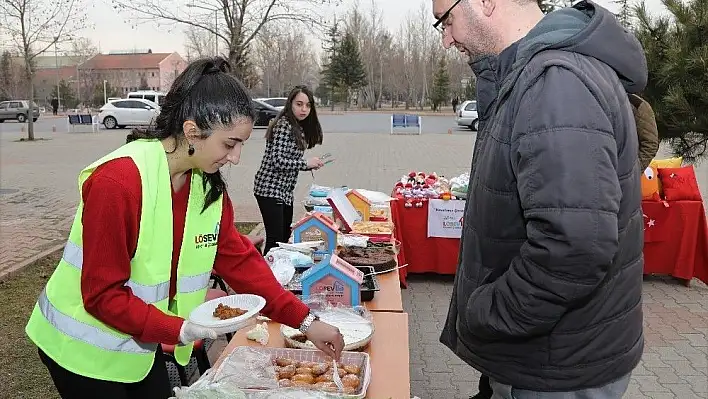 KAYÜ'de LÖSEV Yararına Kermes Düzenlendi
