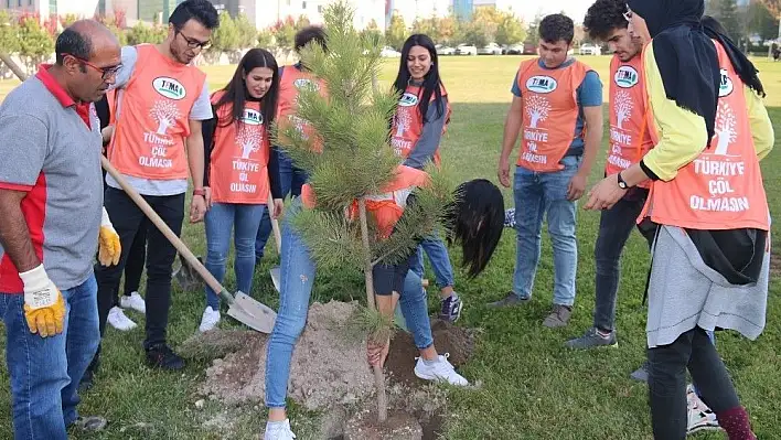 KAYÜ, 'Geleceğe Nefes Ol' Fidan Dikme Kampanyasına Destek Verdi
