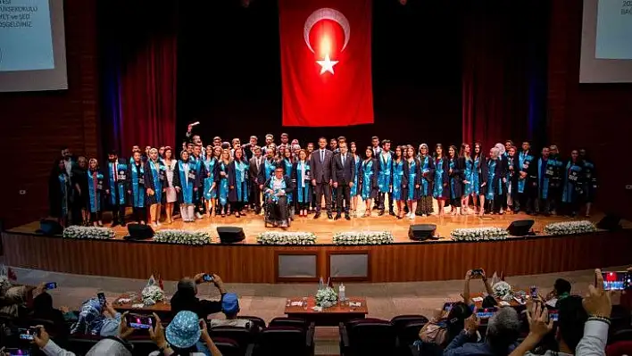 KAYÜ 2021-2022 Eğitim-Öğretim Yılı Mezunlarını Verdi