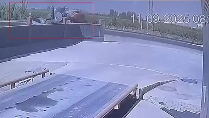 Traktörle otomobil çarpıştı: 1 kişi öldü, 3 kişi yaralandı