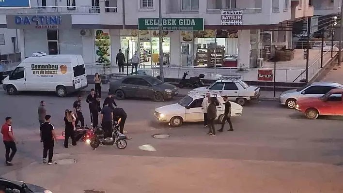 Motosikletli sürücü kazada yaralandı, ilk müdahale tartışma yarattı!