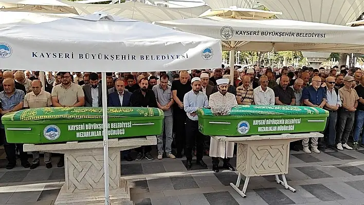 Kazada hayatını kaybeden anne-oğul toprağa verildi