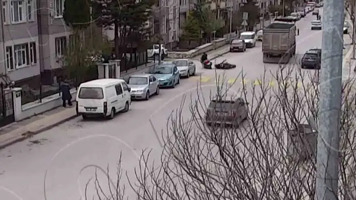 Kavşakta kontrolsüz dönüş kazaya neden oldu