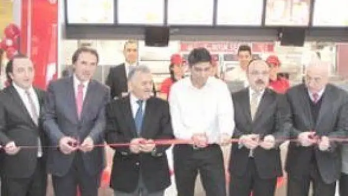 KFC TAVUKLU LEZZETLERİNİ KAYSERİ'YE DE TAŞIDI