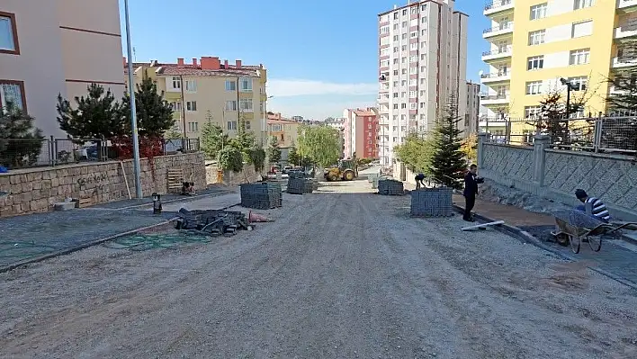 Kiçiköy Mahallesine Kaldırım Ve Otopark
