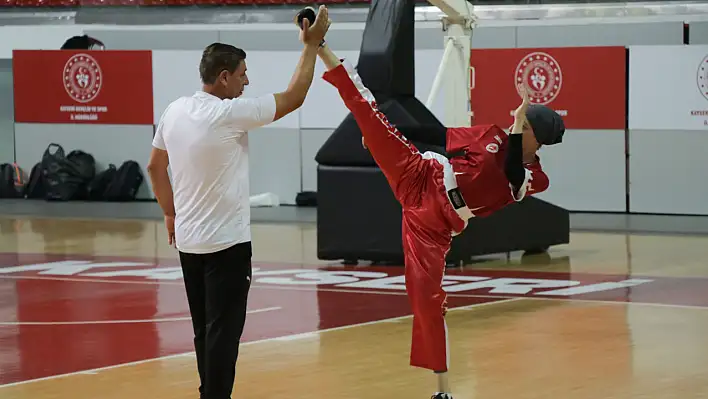 Kick Boks  'dan' sınavı Kayseri'de başladı