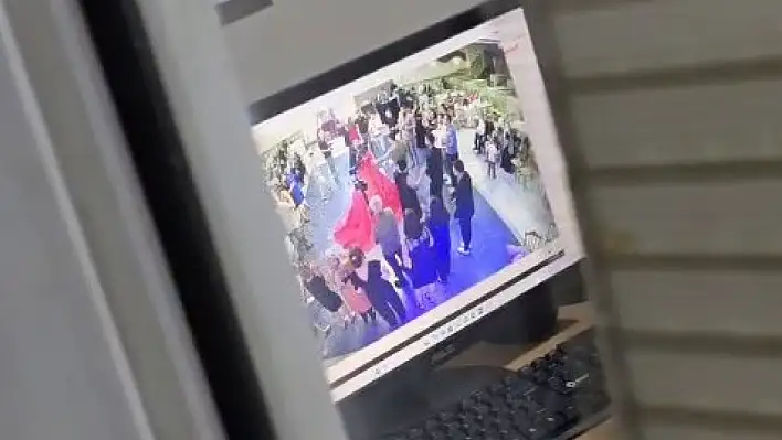 Kınada korkutan anlar! Gelinin üzerine avize düştü