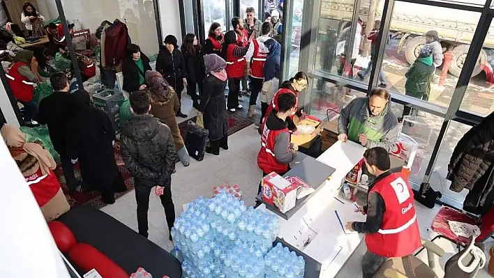 Kızılay Talas Şubesi Bağışları Depremzedelere Ulaştırıyor