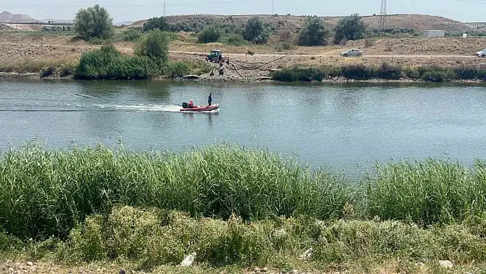 Kızılırmak'a giren genç kayboldu