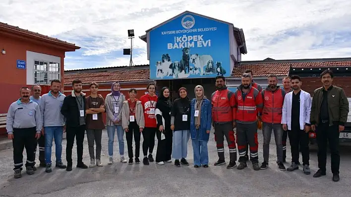 Küçük dostlar çalışmalarına üniversiteli öğrencilerinden destek