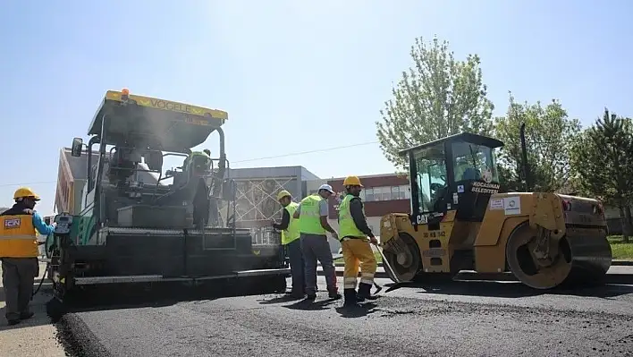 Kocasinan Belediyesi 2017 yılında 260 bin ton asfalt serdi, 180 kilometre yol yaptı