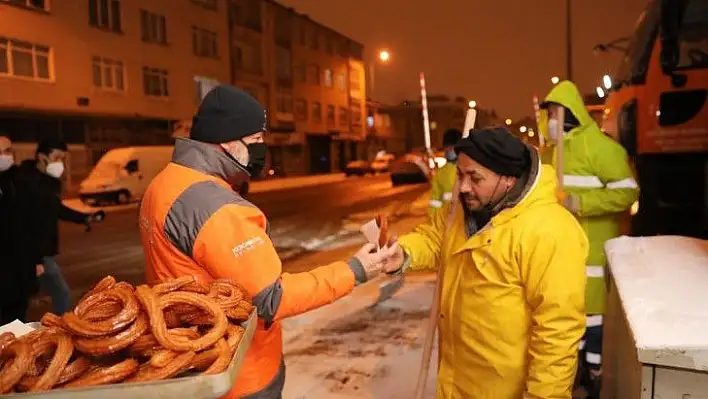 Kocasinan'da kar temizleme aralıksız sürüyor