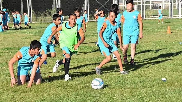 Kocasinan'da mahalleler arası futbol turnuvası düzenlendi
