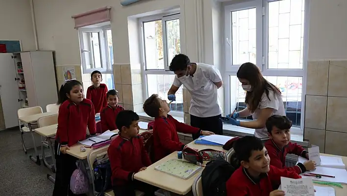 Kocasinan'da öğrencilere ağız ve diş sağlığı taraması yapıldı