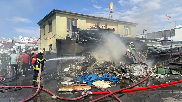 Kocasinan'da panik anları! Hurdacı alevlere teslim oldu