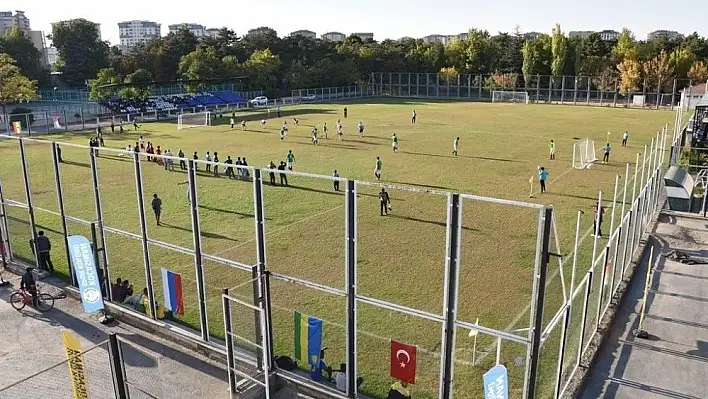 Kocasinan'da uluslararası futbol turnuvası başladı
