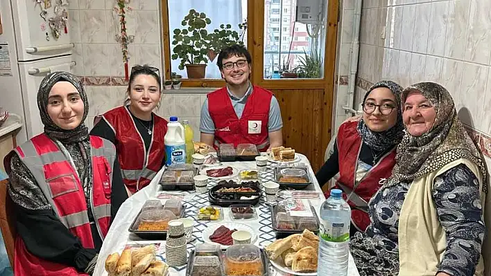 Kocasinan'da yalnızlığa iftar molası! 21 evde sofra kuruldu