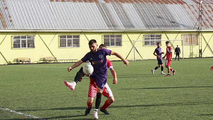 Kocasinan Gençlikspor, Pınarbaşı Belediyespor'u 2-0 yendi!