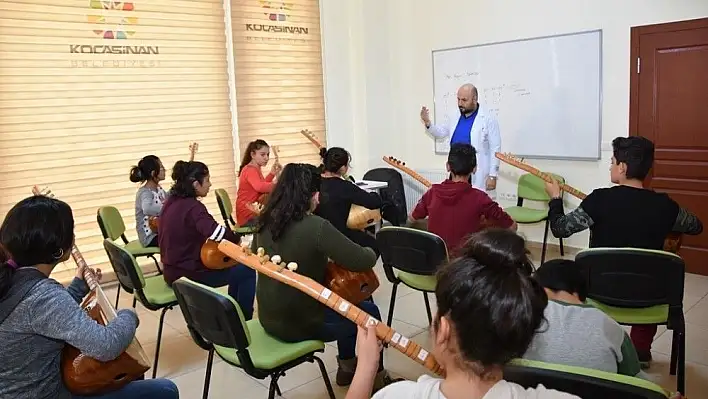 Kocasinan'ın Bağlama Kursuna Yoğun İlgi