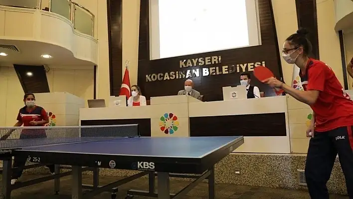 Kocasinan'ın Meclisi'nde masa tenisi şovu