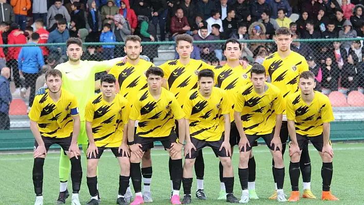 Kocasinan Şimşekspor U18 takımı Kayseri şampiyonu oldu