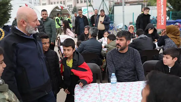 Çolakbayrakdar'dan deprem bölgesine iaşe desteği...