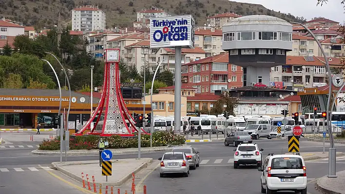 Komşuda dikkat çeken pankart: Türkiye'nin tam ortası