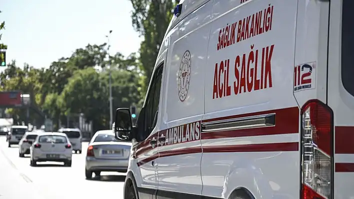 Komşuları kapıyı kırıp girdi!