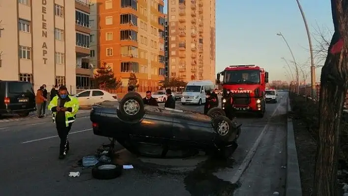 Kontrolden çıkan otomobil ağaca çarpıp takla attı