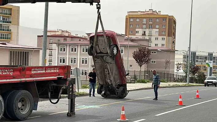 Niğde'de otomobil takla attı: 2 yaralı