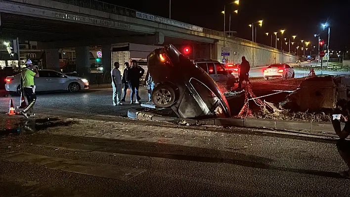 Korkunç kaza: Araç çukura düştü, 5 kişi...