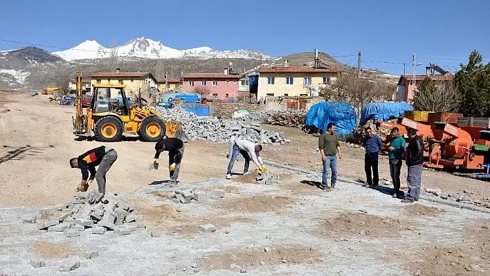 Köylerde parke yapım çalışmaları devam ediyor