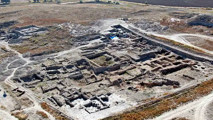 Kültepe geçmişe ışık tutmaya devam ediyor