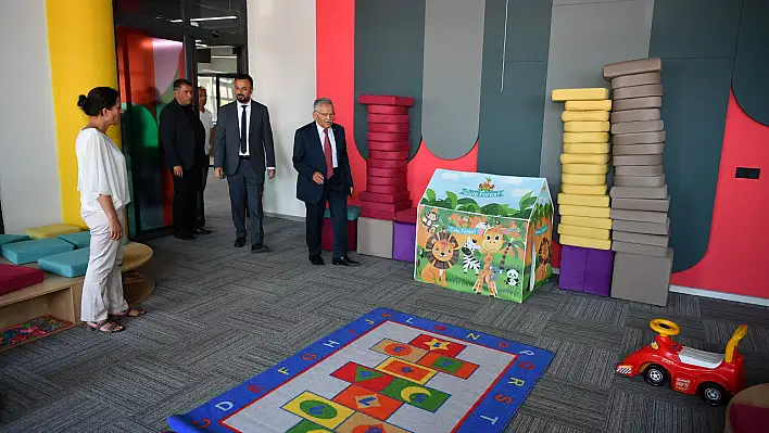 Kültür ve teknolojiyi bir araya getiren İl Halk Kütüphanesi açıldı