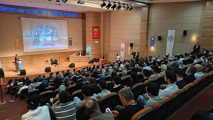 Kur'an'ı güzel okuyan gençler altınla ödüllendiirldi