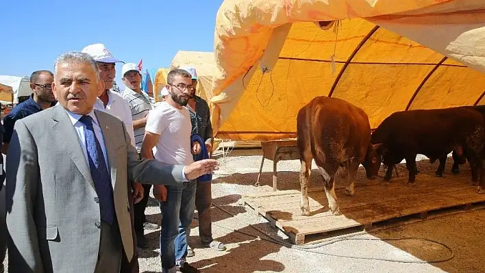 Kurban pazarında esnafların yeri kura ile belirlendi
