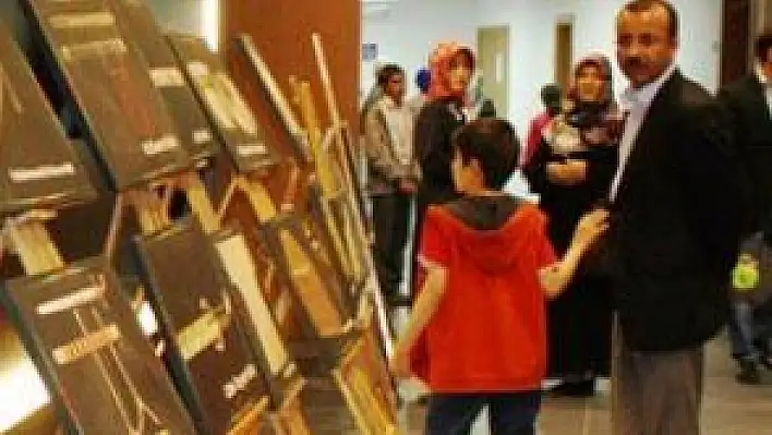  'KUTSAL EMANETLER' SERGİLENDİ!