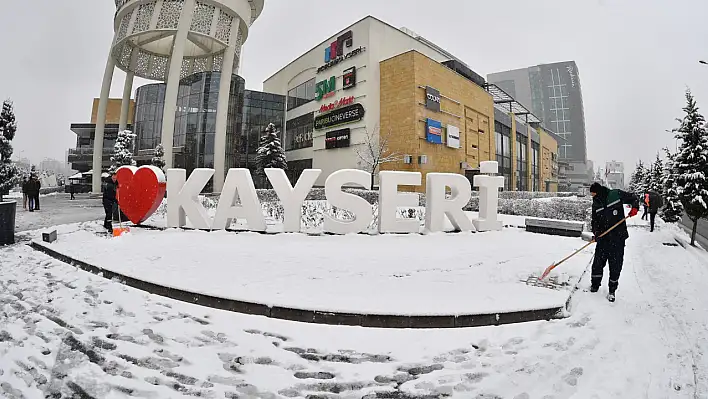 Kuvvetli kar yağışı uyarısı! Öğrenci ve veliler merakla bekliyor: Kar tatili olacak mı?