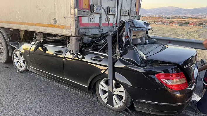 Kuzey Çevre Yolu'nda can pazarı: Otomobil hurdaya döndü