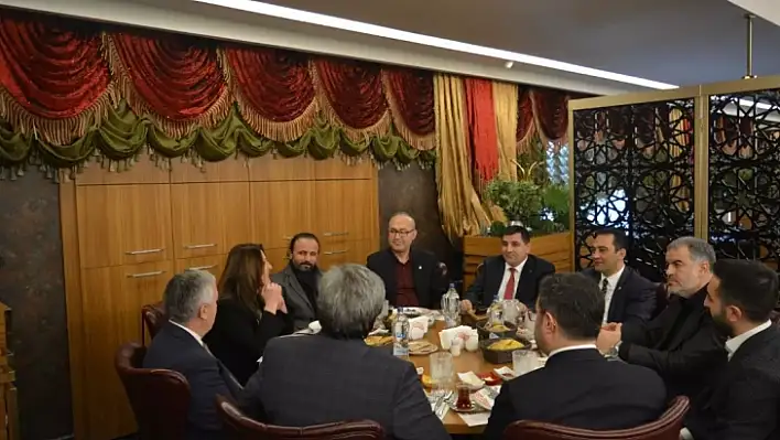 Liderlerden sonra Kayseri'de dikkat çeken buluşma...