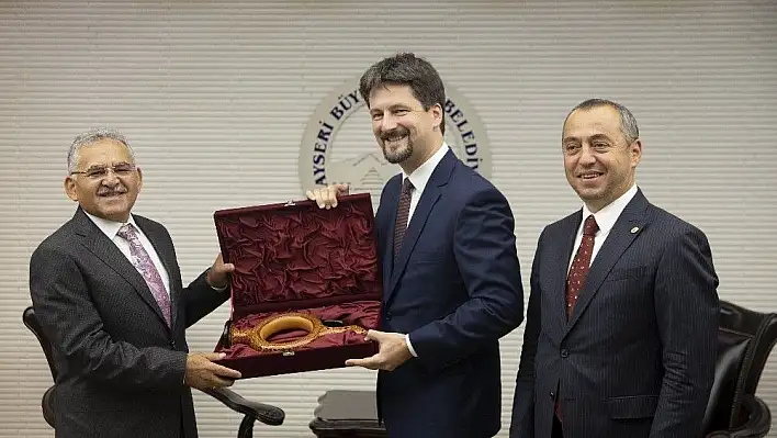 'Kayserilileri kazanırsak Türkiye'yi kazanırız'