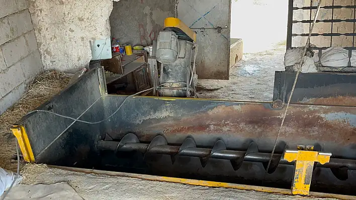 Mandırada çalışan işçi yem karma tankına düştü!