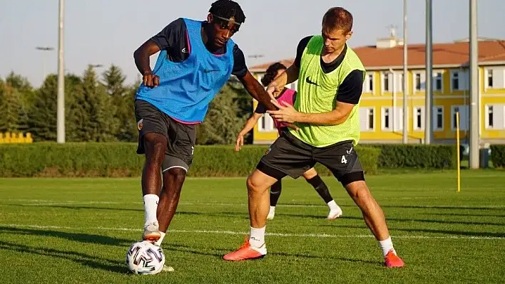 Manzala ve Dimitrios idmanda