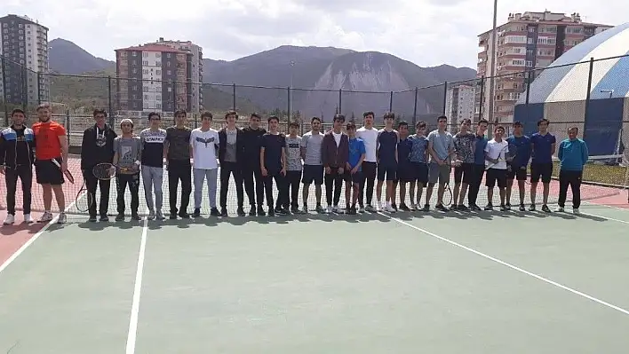 19 Mayıs Gençlik Kupası Tenis İl Birinciliği devam ediyor
