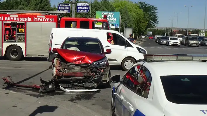 Mehmet Özhaseki Bulvarı'nda feci kaza!